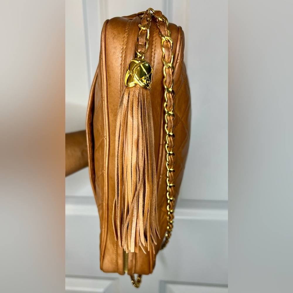 Vintage CHANEL CC Tassel Camera Bag in Tan Leather - GUC - Picture 14 of 14